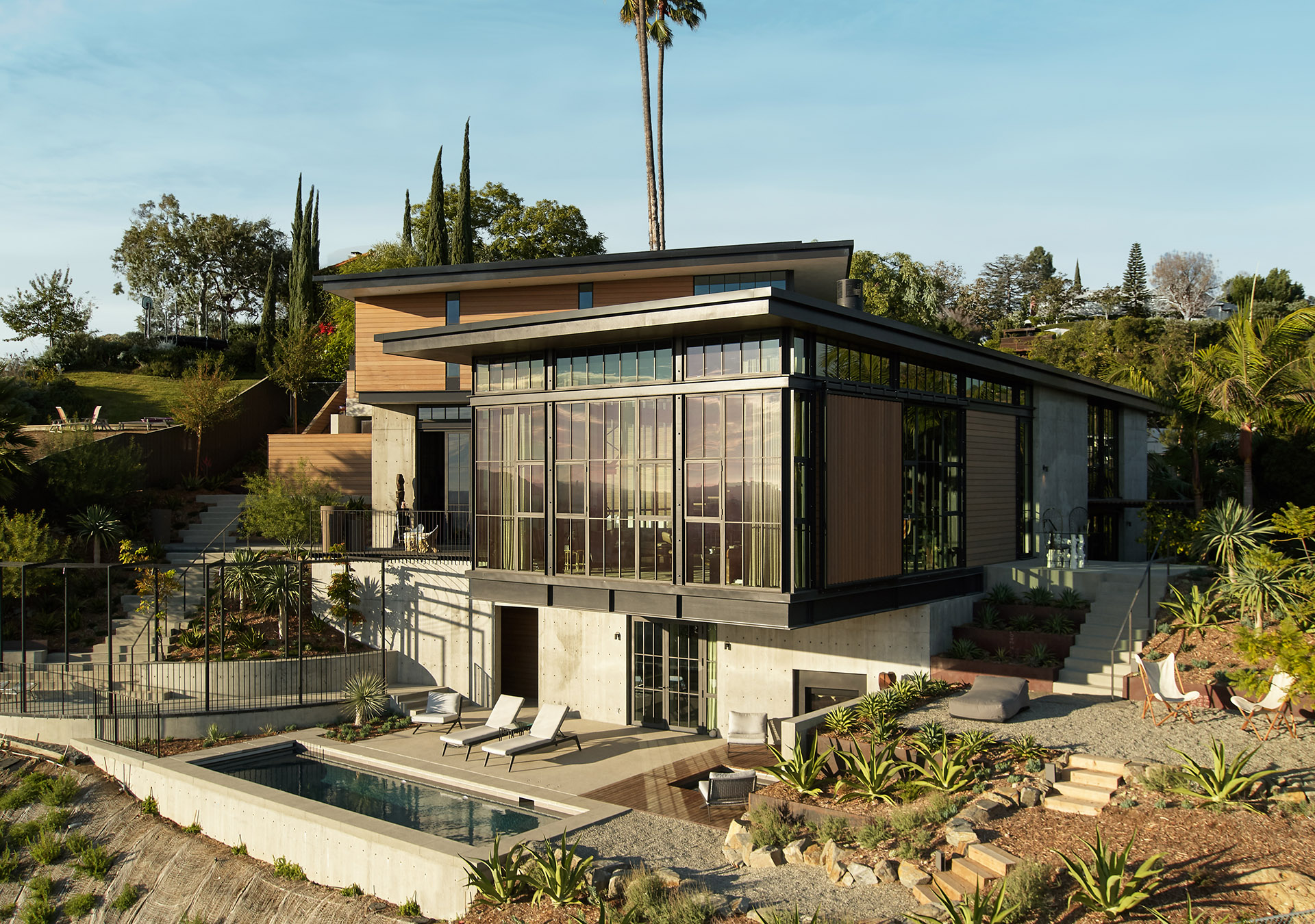 A house set on top of a Hollywood hillside