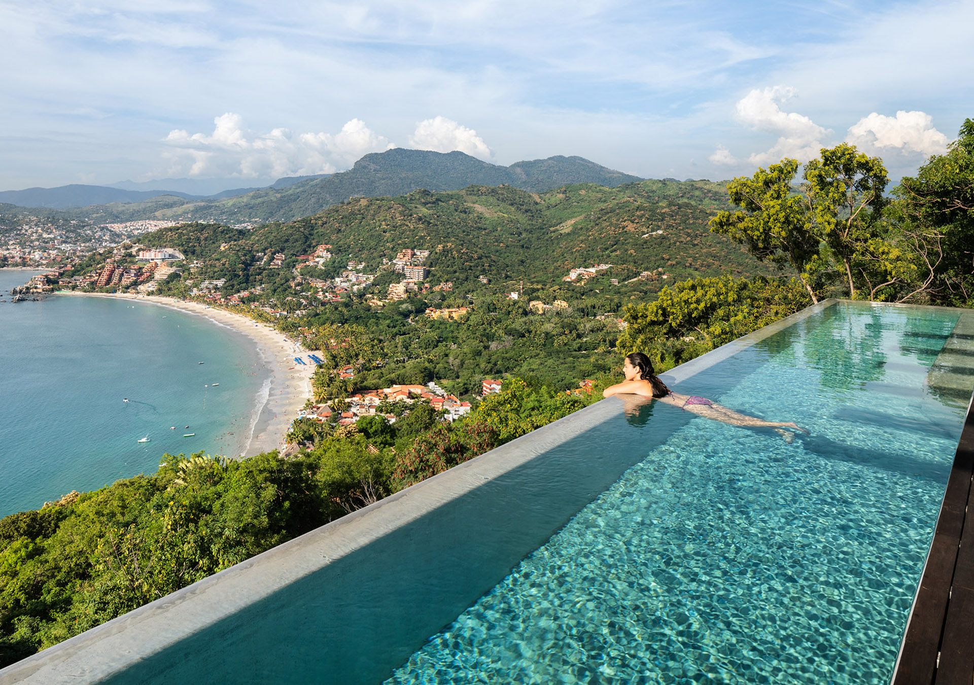 Situated on one of the highest hills in Zihuatanejo, Casa Z opens out into the landscape while soaring in the air