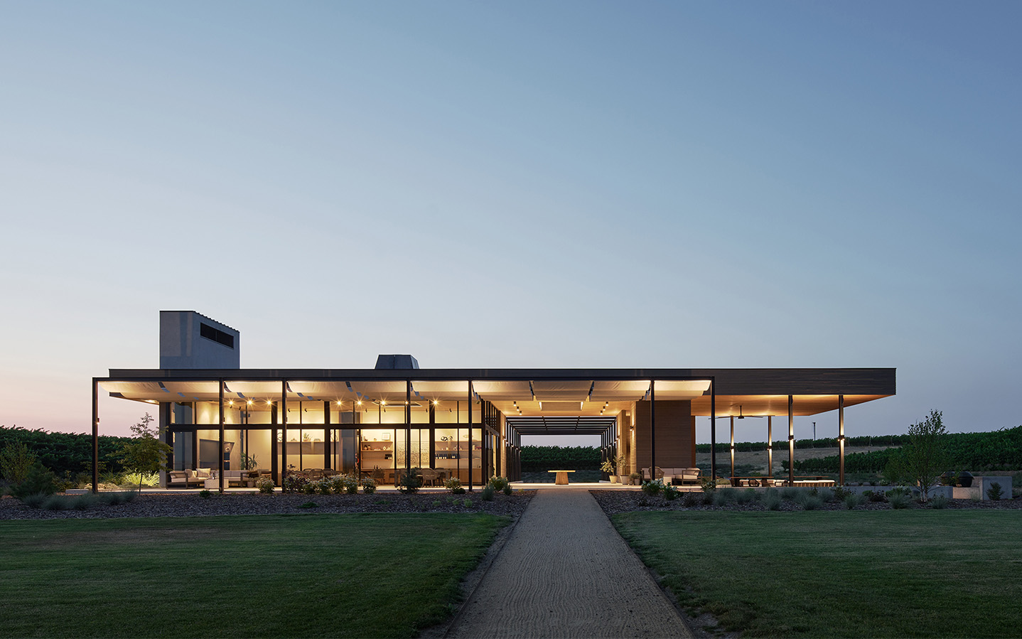 Sala de cata de vinos y jardín del vino Alton Wines: diseño sensible ante el paisaje natural en la campiña de Washington