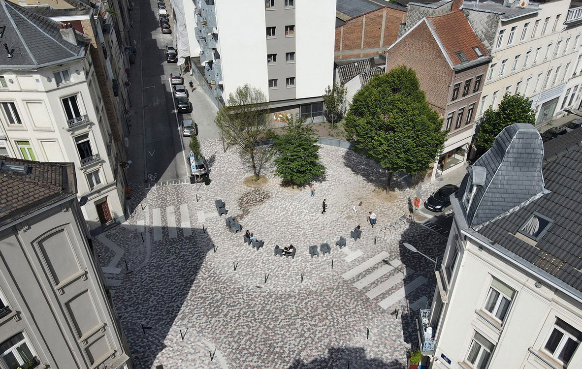 Artichaut: more public square, less street. Restoring through architecture the hierarchy between human and machine