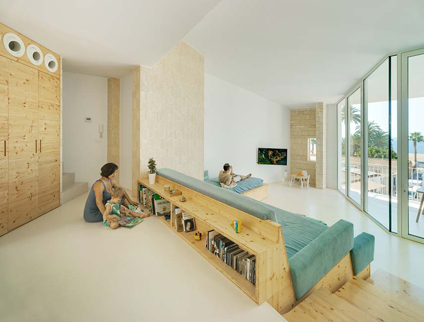Home-studio in a fisherman's district built with locally-sourced stone. Against architectural banality and the loss of traditions