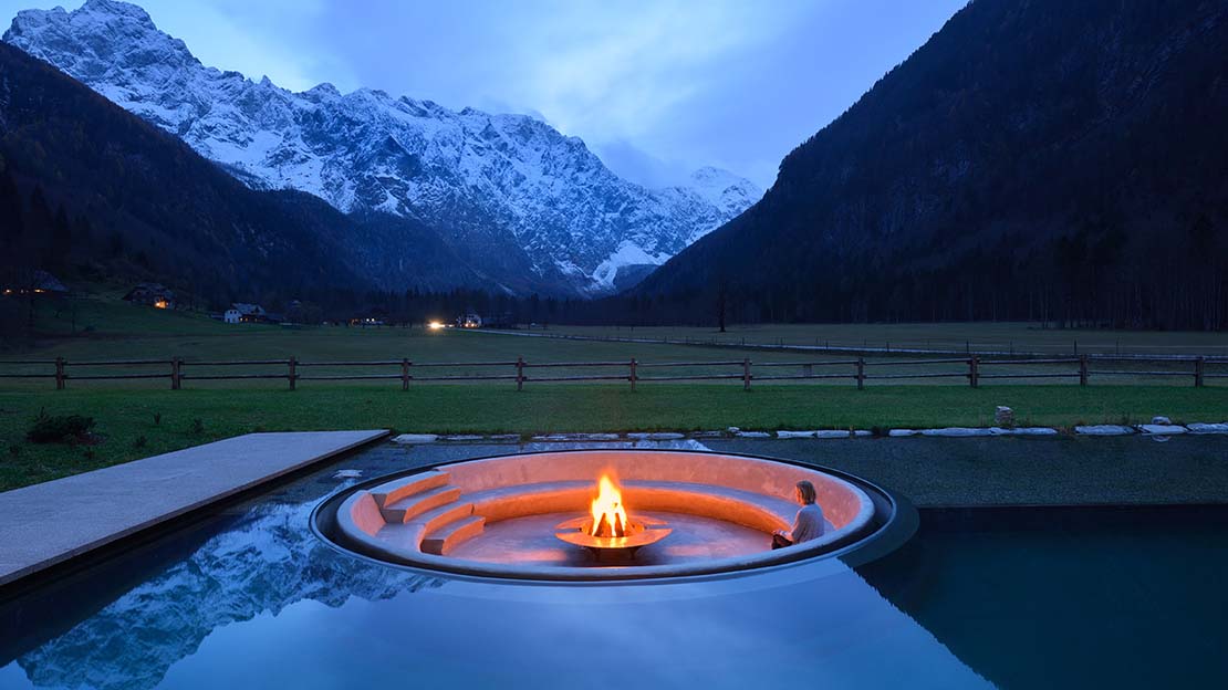 Arquitectura onírica del boutique hotel Wellness Plesnik entre las cumbres alpinas