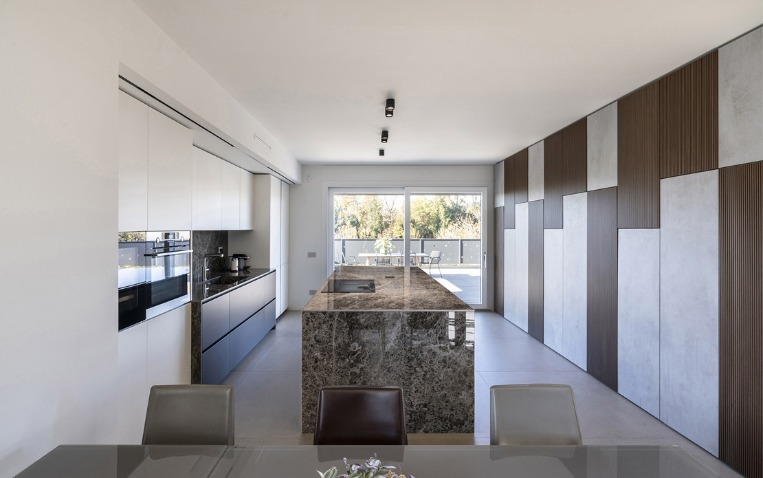 Attico NB rénovation: fusion du design avec le paysage