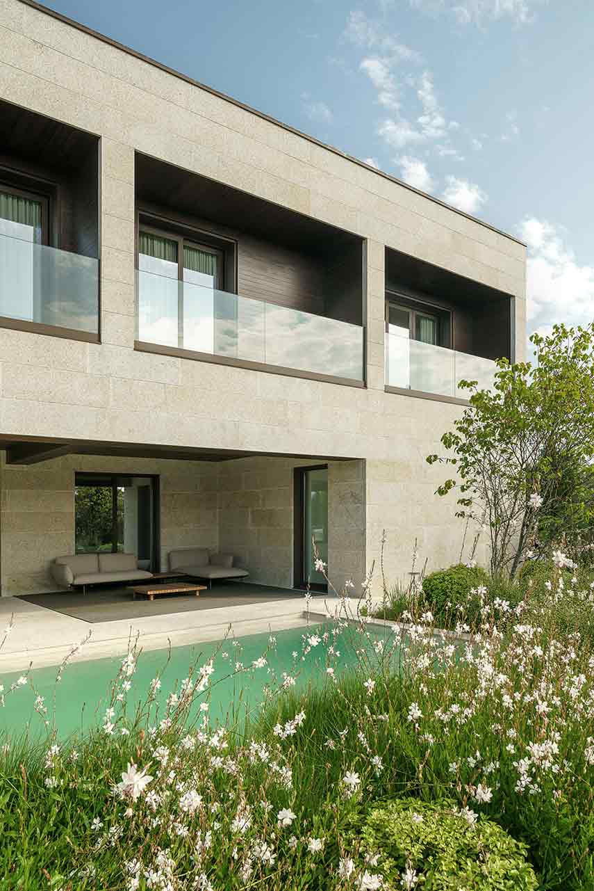 Cova-Miradoiro: une maison moderne en harmonie avec la nature