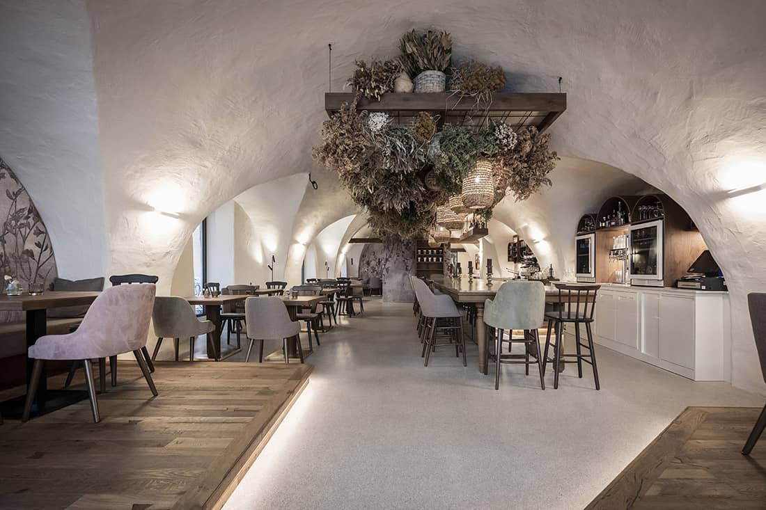 Bogen, the flowered bistro between historical heritage and contemporary finesse