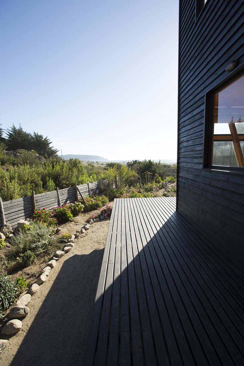 Casa Cubo eficiente en energía integrada con la naturaleza