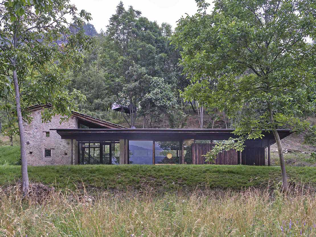 Da rudere a casa-rifugio che innesta nuova vita. Il Buen Retiro