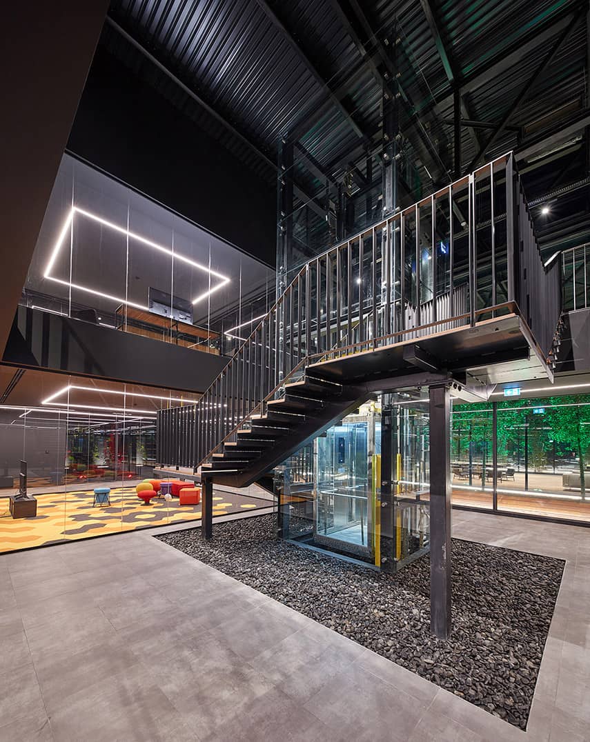 Merkez Ankara Showroom: continuous spaces flooded with light