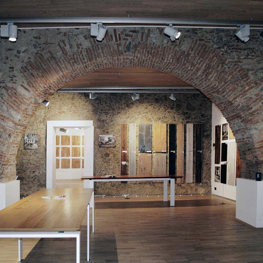 EXPO KAHRS Cosmarredi en edificio histórico reacondicionado en Cittanova