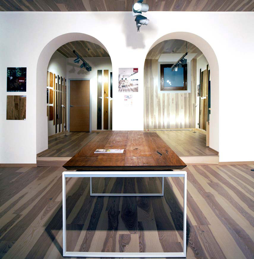 EXPO KAHRS Cosmarredi en edificio histórico reacondicionado en Cittanova