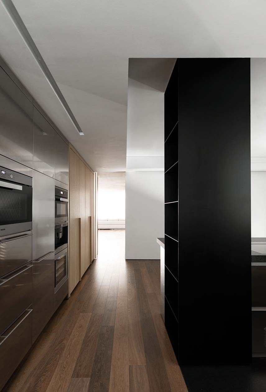 A calm and harmonious urban refuge from the city chaos: Casa T&L