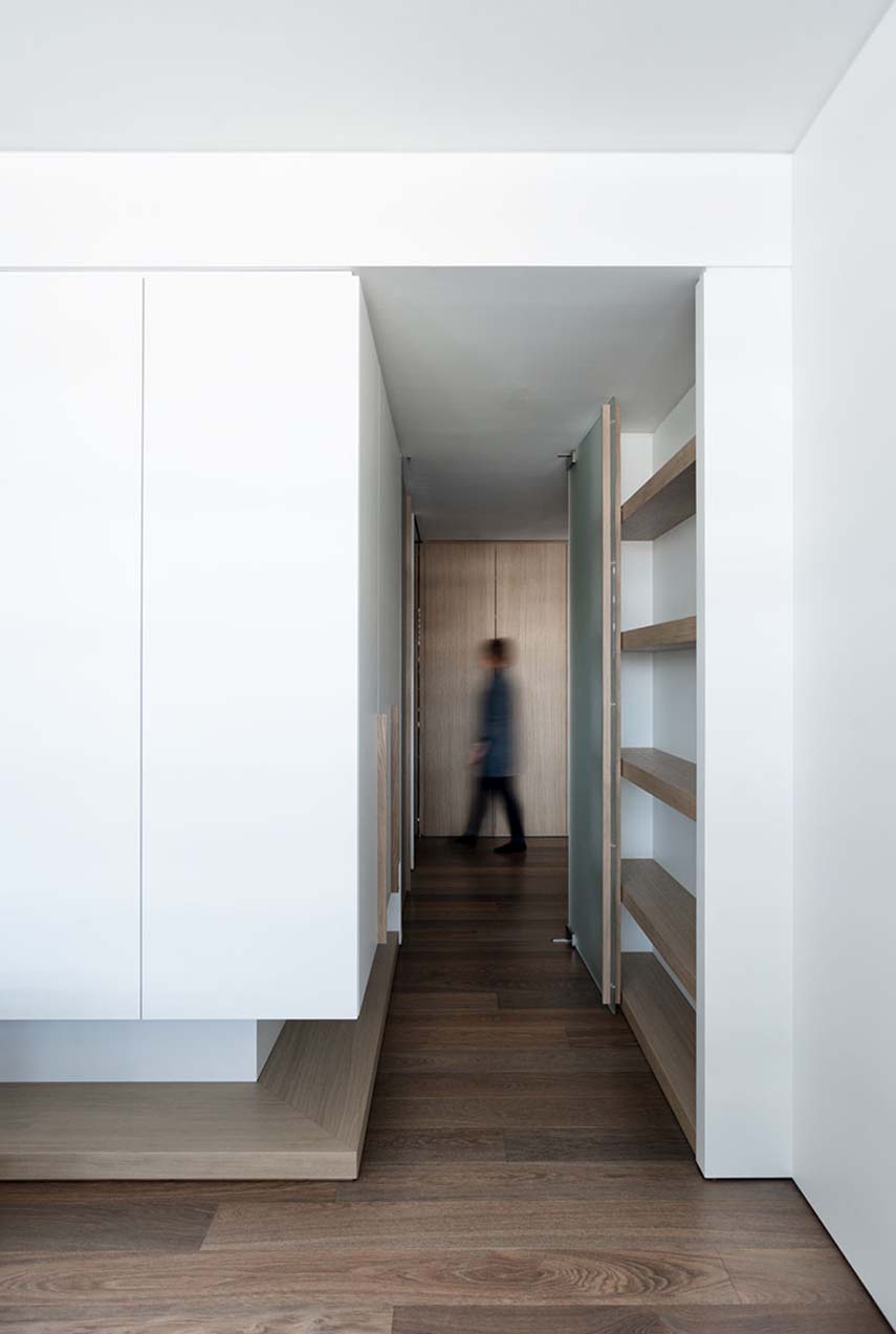 A calm and harmonious urban refuge from the city chaos: Casa T&L