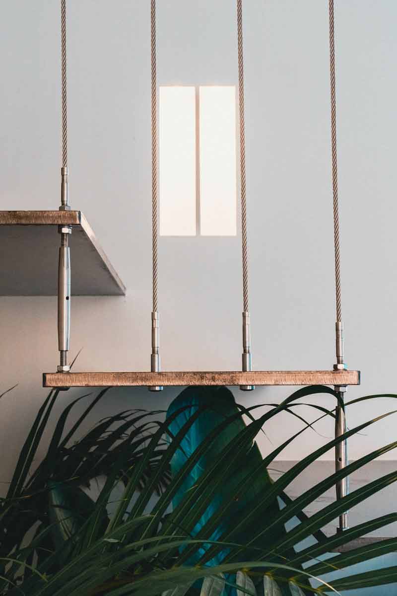 Luz y elegancia pintadas en un lienzo blanco en el ático Casa 0211.