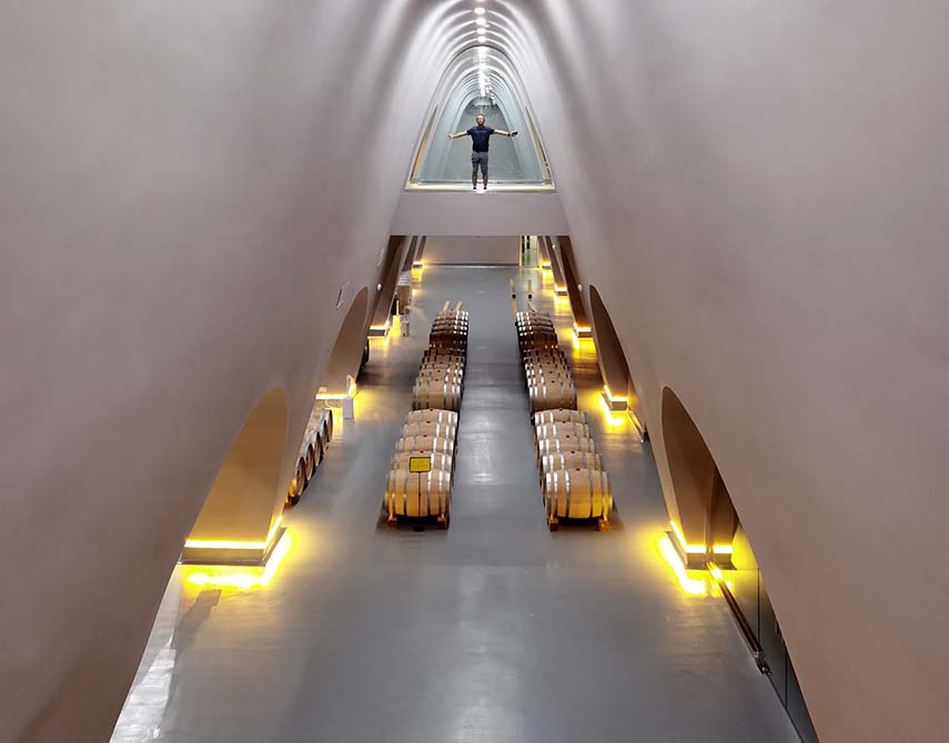 Camuflarse y construir con la naturaleza tibetana. La Quzica Winery