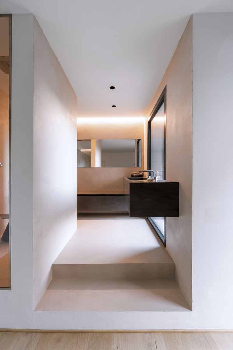House Born: harmony of volumes where light embraces architecture