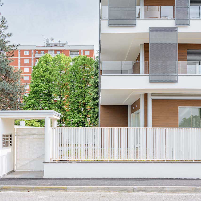 Residenza Gorki 75 a Cinisiello Balsamo. Solido squadrato e legno Decò