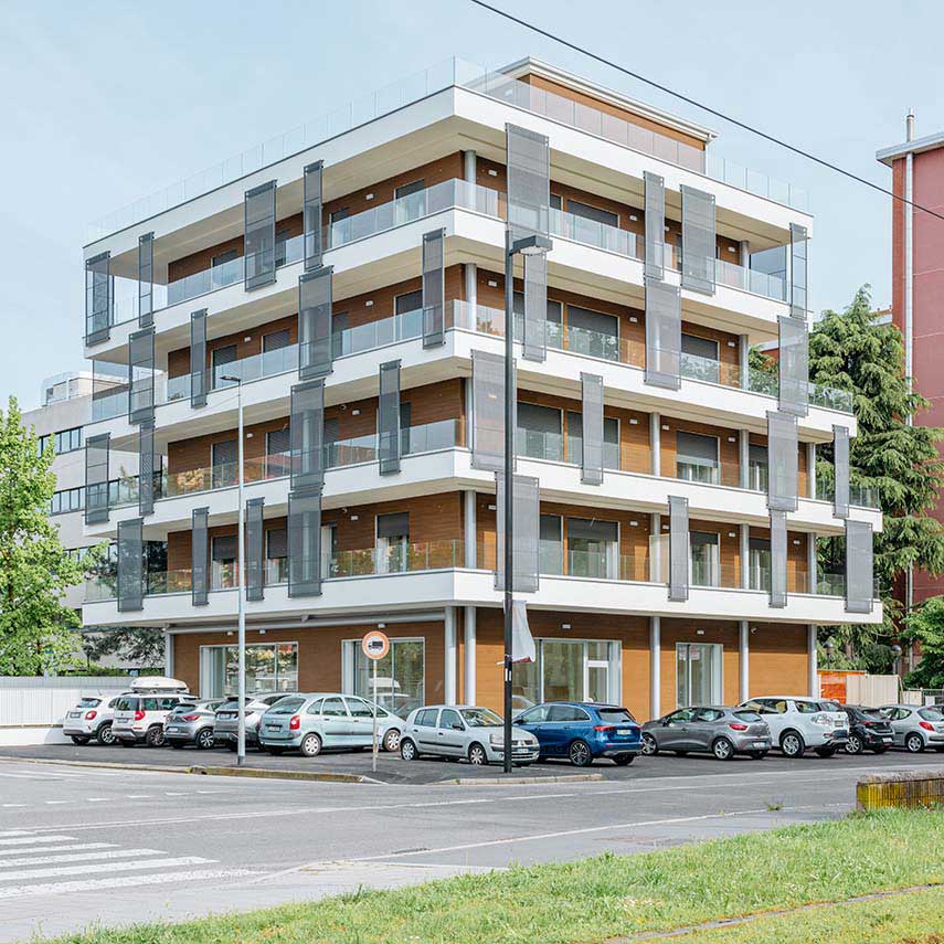 Residenza Gorki 75 a Cinisiello Balsamo. Solido squadrato e legno Decò