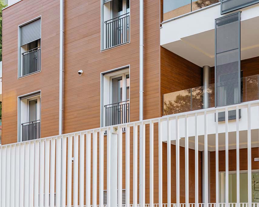 Residenza Gorki 75 a Cinisiello Balsamo. Solido squadrato e legno Decò