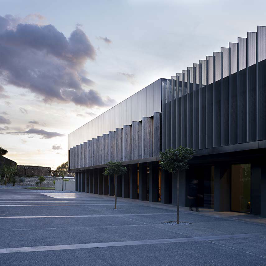 Headquarters Capua1880: landmark d'une transformation régénérative