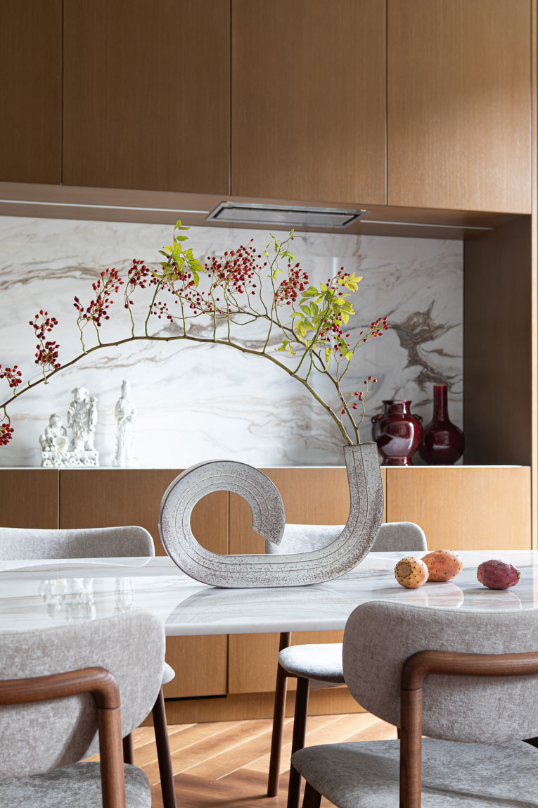 The rationality of the curved line: a tribute to neoclassical aesthetics