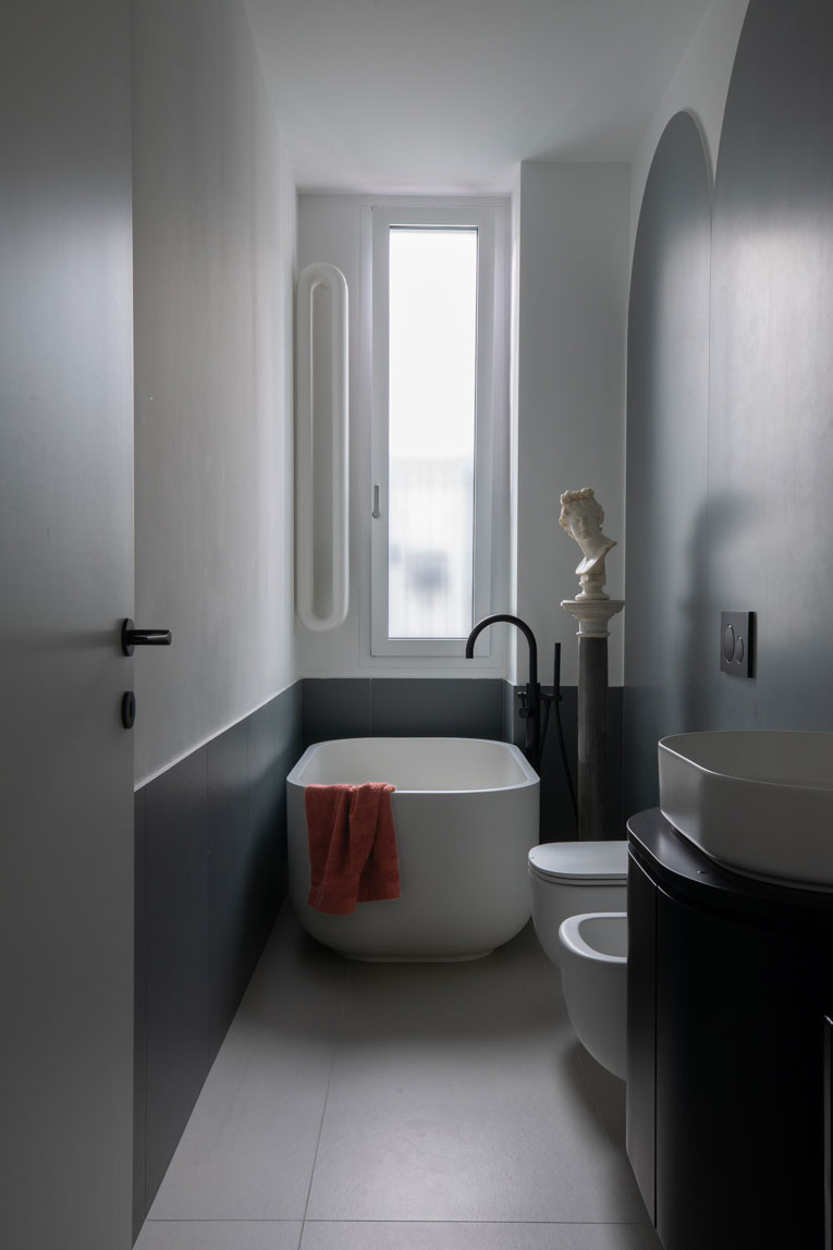 The rationality of the curved line: a tribute to neoclassical aesthetics