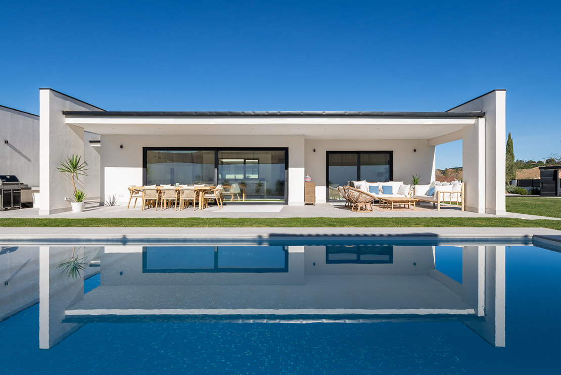 Casa unifamiliar de una planta: un proyecto de lujo y sostenibilidad