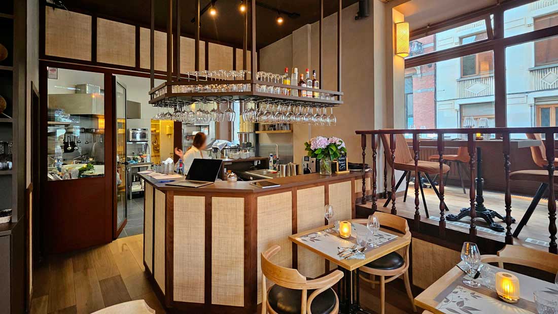 Siamese Moon Restaurant: Thai and minimalist atmospheres