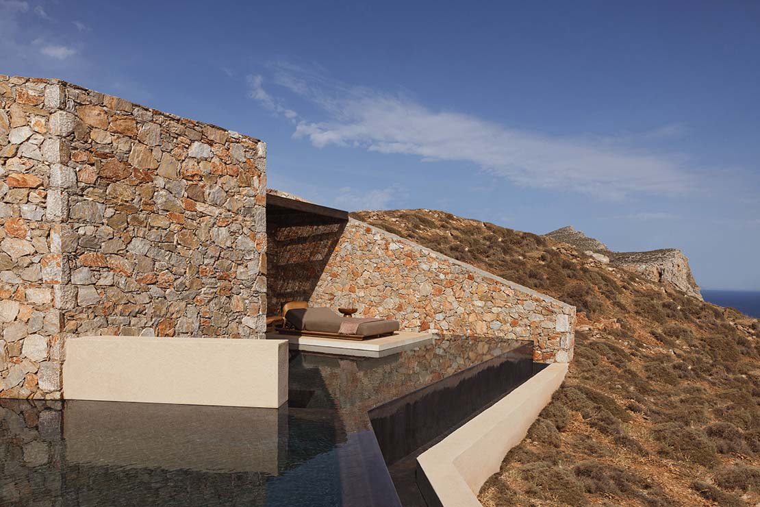 Gundari Resort: minimal volumes and luxury of time in the Greek islands