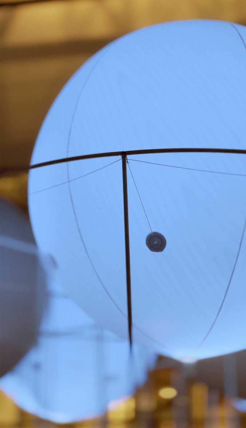 Pabellón Sombras en Gravedad: la ligereza de una instalación poética