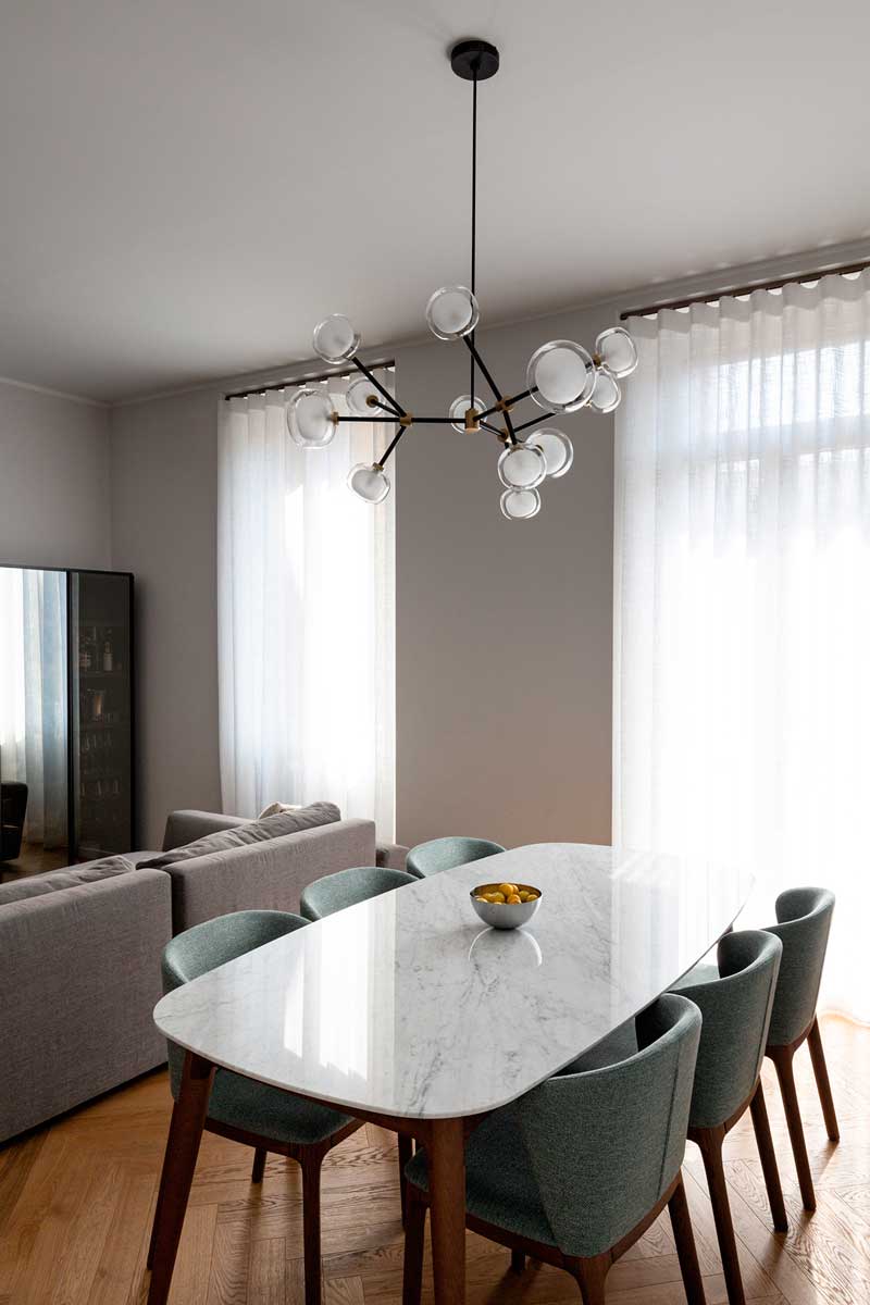 Elegancia y luz: VTR, un apartamento de los años '20 renace en Milán.