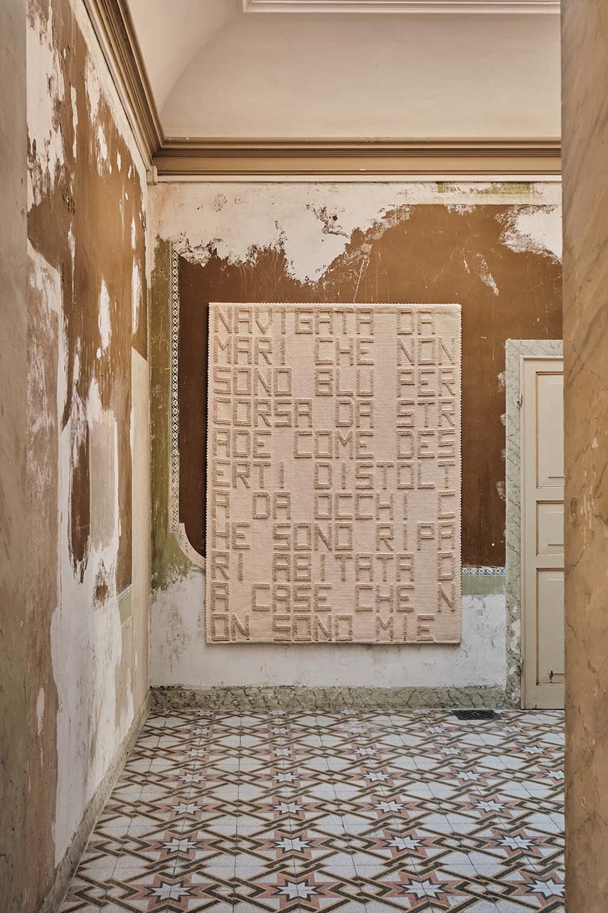 Le fil de la mémoire : l'art textile de Caterina Frongia