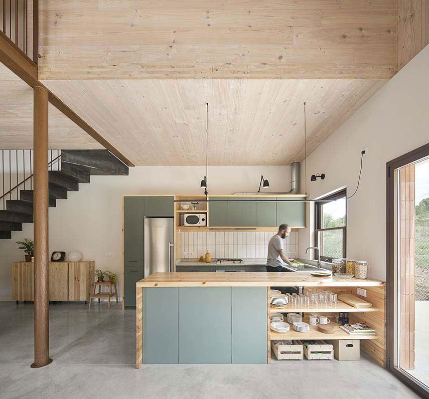 Casa MDN: the traditional exterior conceals the dynamic spatial richness