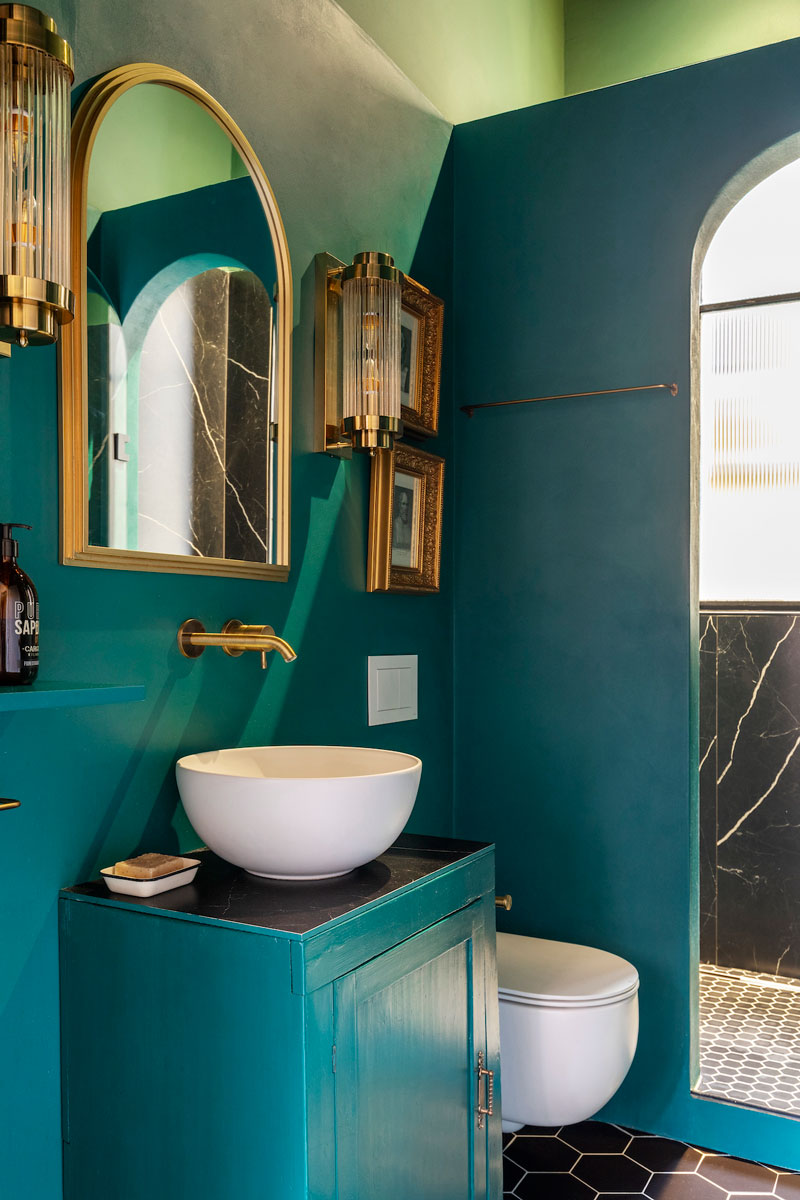 A symphony of colors dances among the rooms of the Sottocorno apartment.