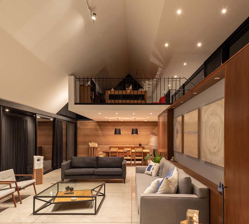 Casa L&J in Messico. Volume in acciaio, vetro e terra compressa