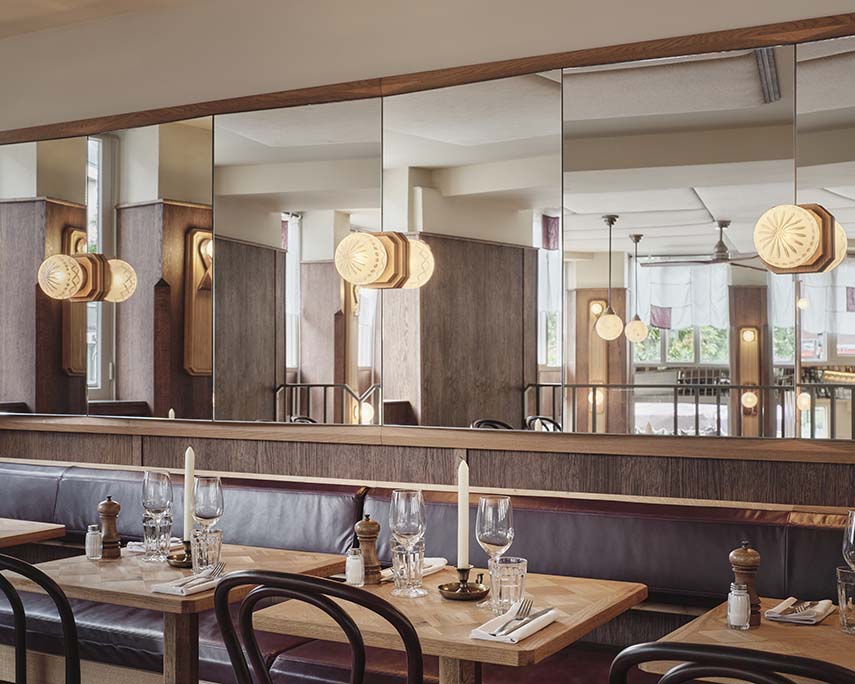 Bar Leo Goudvisch. A mirror of Amsterdam's cultural mosaic