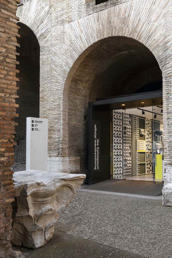 Deux librairies Electa au Colisée: fiction et architecture immortelle