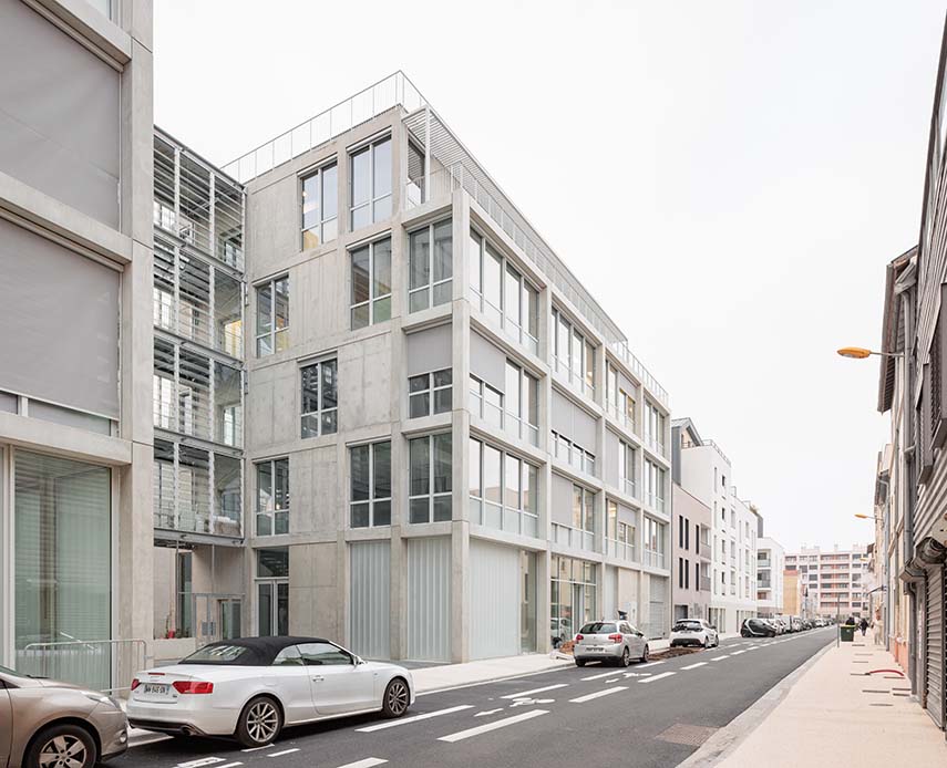 Célébrer l'histoire industrielle avec chaque détail du bâtiment M45