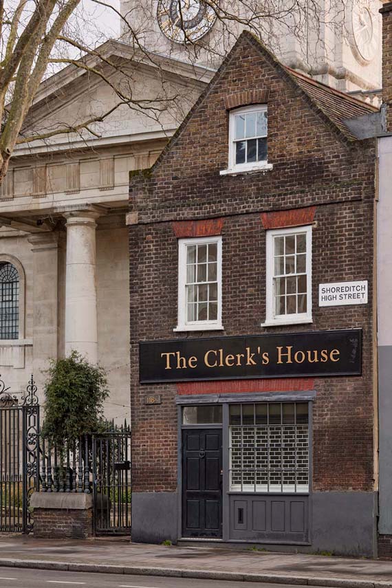 Restauración de la antigua The Clerk's House para la galería de arte Emalin