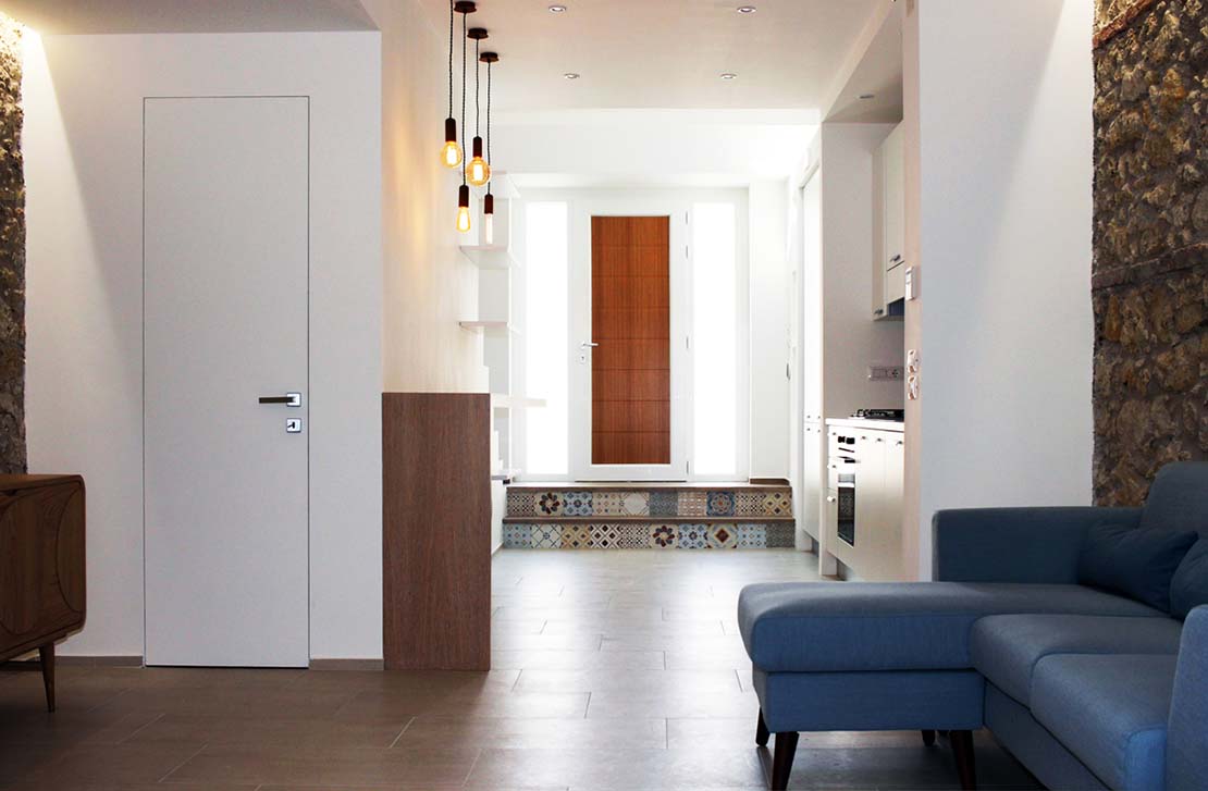 New contemporary interiors and consolidation of the ancient: Casa SAVY