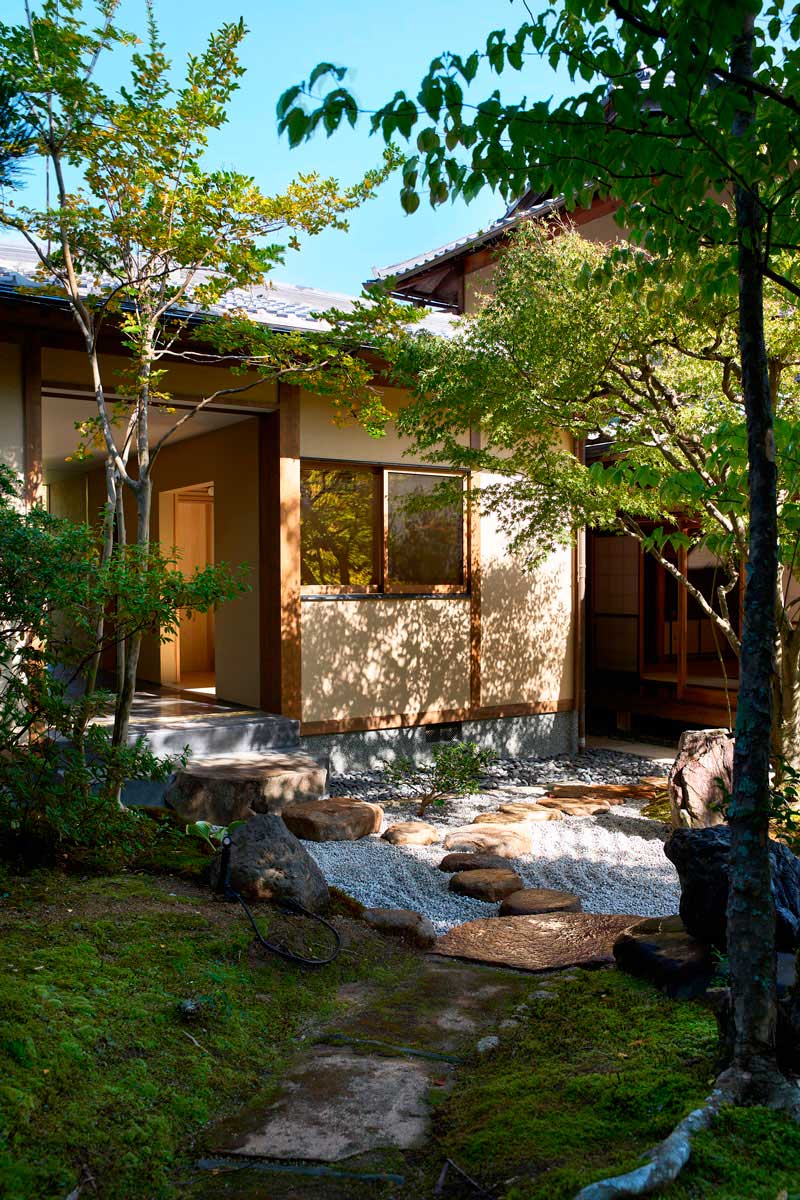 HOGAN: harmony between Zen gardens and timeless architecture