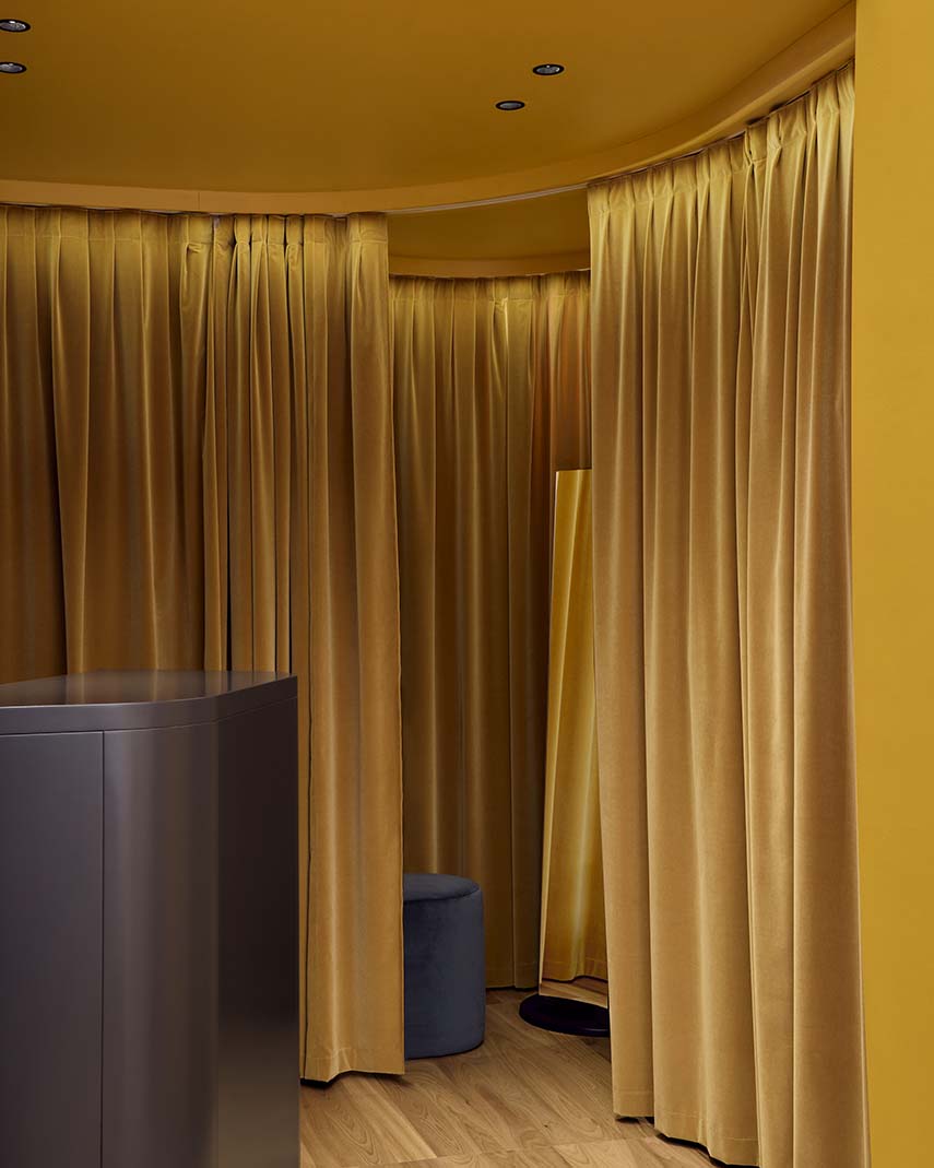 Light, matter, identity: the new boutique Safira Milano