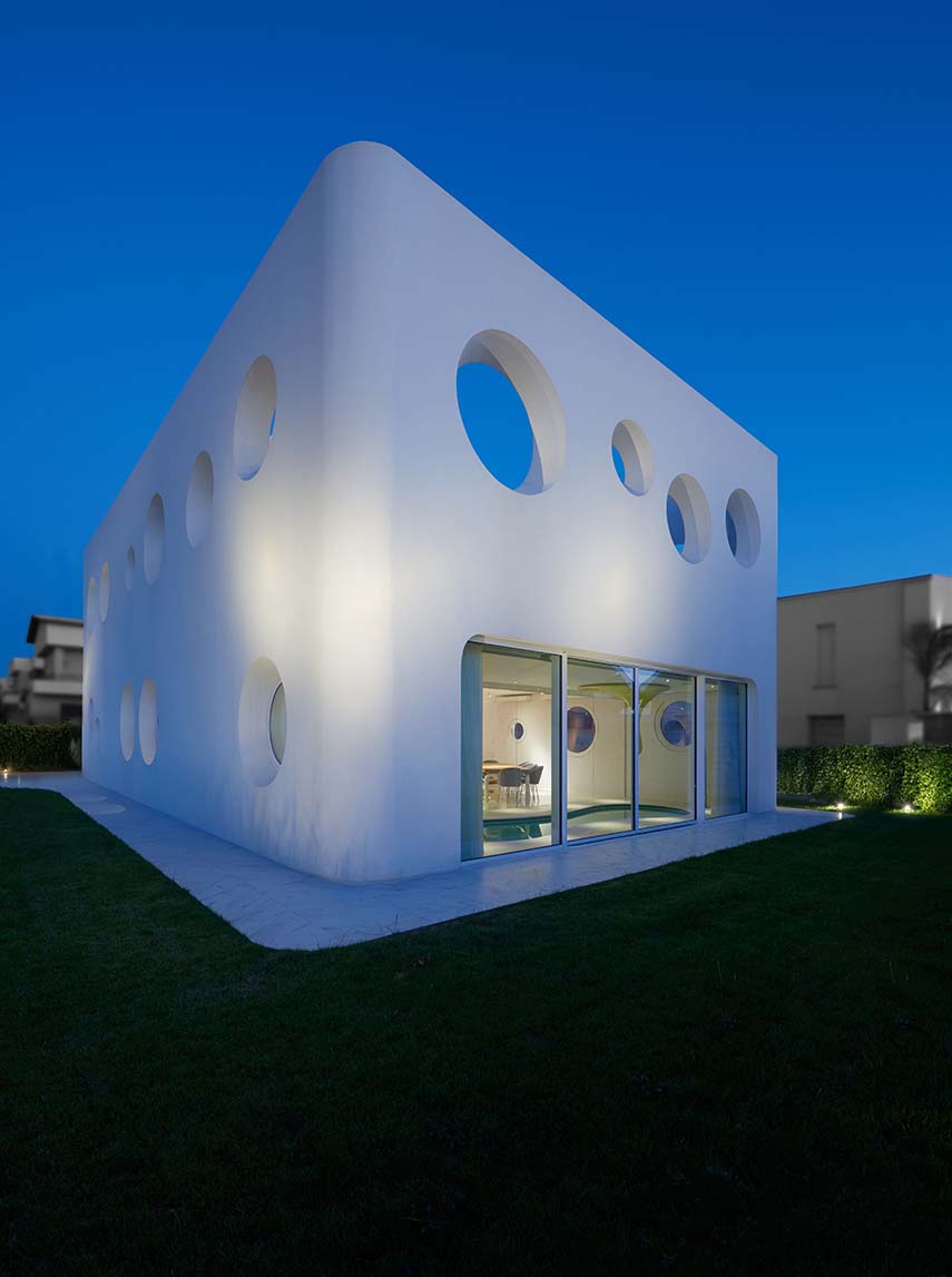 Orange Villa. Living as a poetic gesture