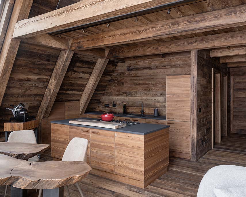 Tra le vette e la luce. Uno chalet che interpreta la montagna