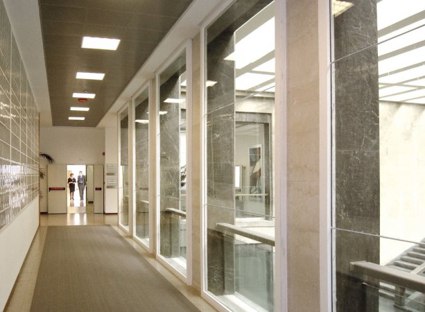 Porte tagliafuoco in vetro e acciaio