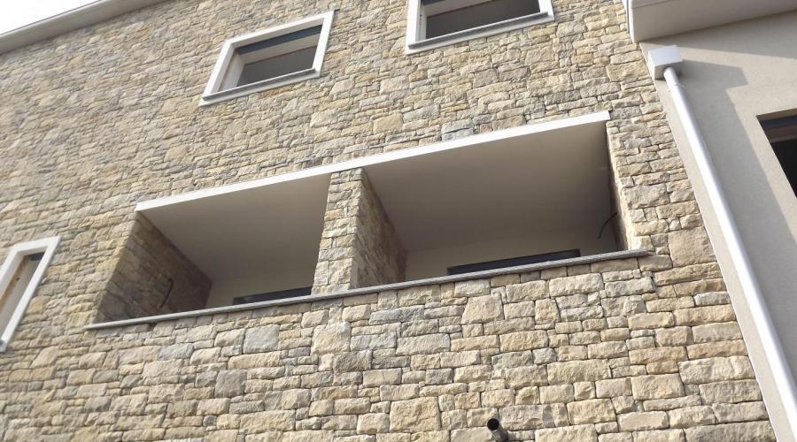 Facciata edificio con controtelai De Faveri