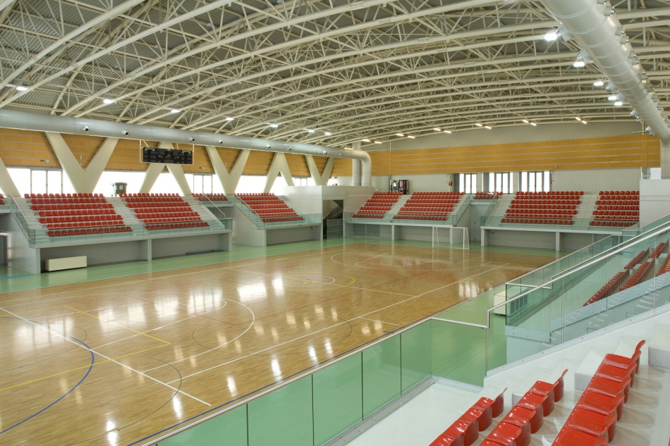 Gimnasio aislado con paneles de aislamiento térmico.