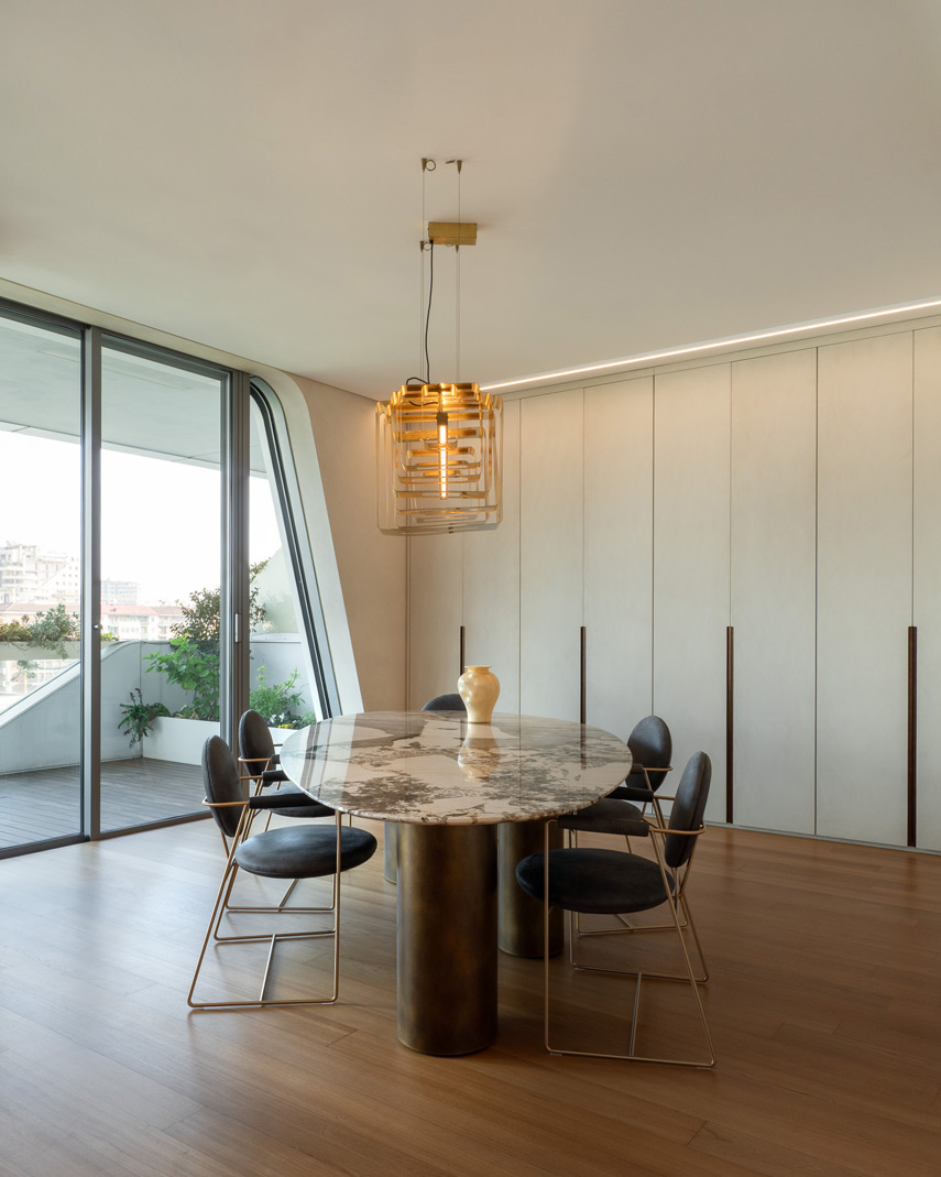 Formes fluides, lumière et matière. Un projet d'intérieur à CityLife