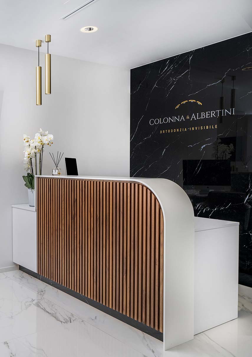 Luce e materia per uno studio dentistico accogliente