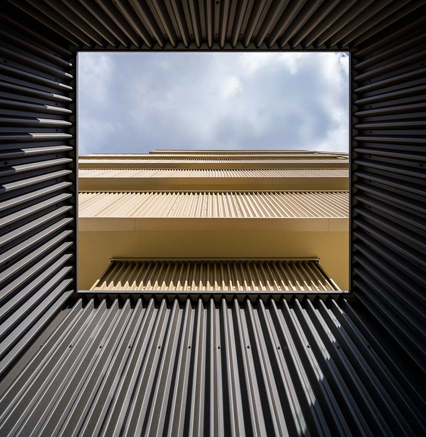 Terrasses sociales sur la rive de Cizur