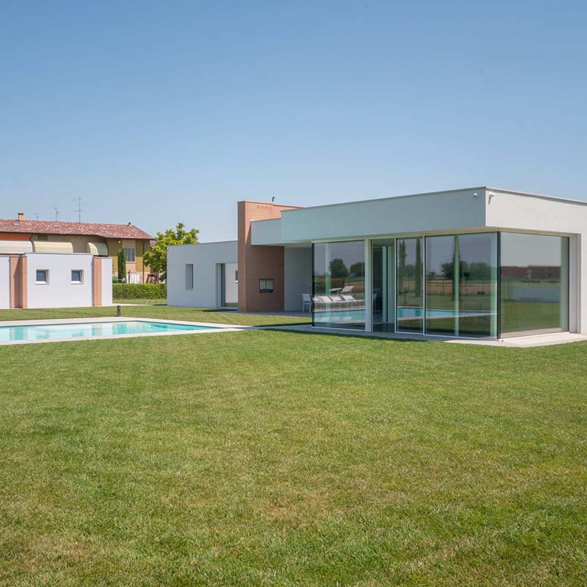 Luz y materia. El equilibrio perfecto de Villa Tenca.